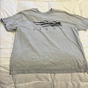Mens SITKA shirt
Color: Grey
Size: XL